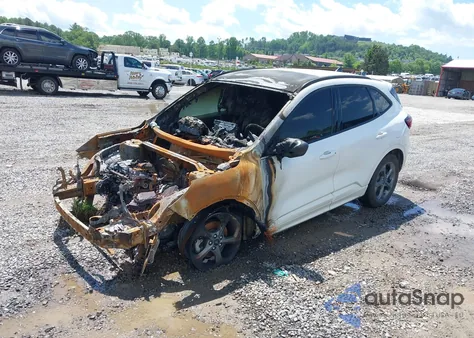 2023 Ford Escape St-Line z USA, uszkodzony, nr VIN 1FMCU0MNXPUB20734